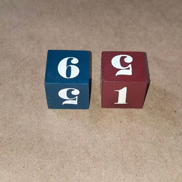 2006 Pirates Of The Caribbean Treasure Hunt DVD Game Replacement Piece WOOD DICE - Picture 3 of 9